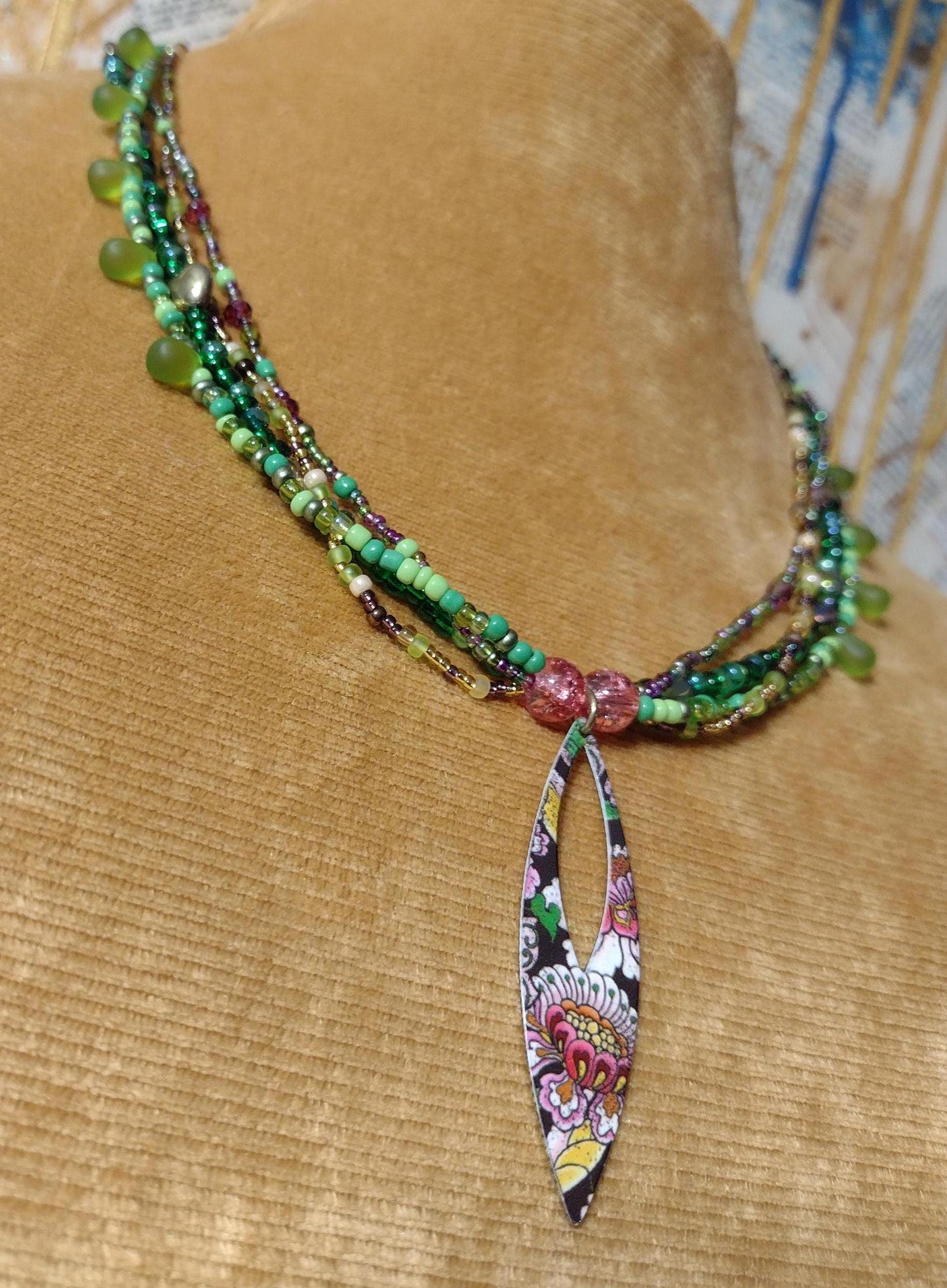 Green to Pink Glass and Metal Chrysanthemum Bloosem Graffiti Art Flower Pendant Necklace.