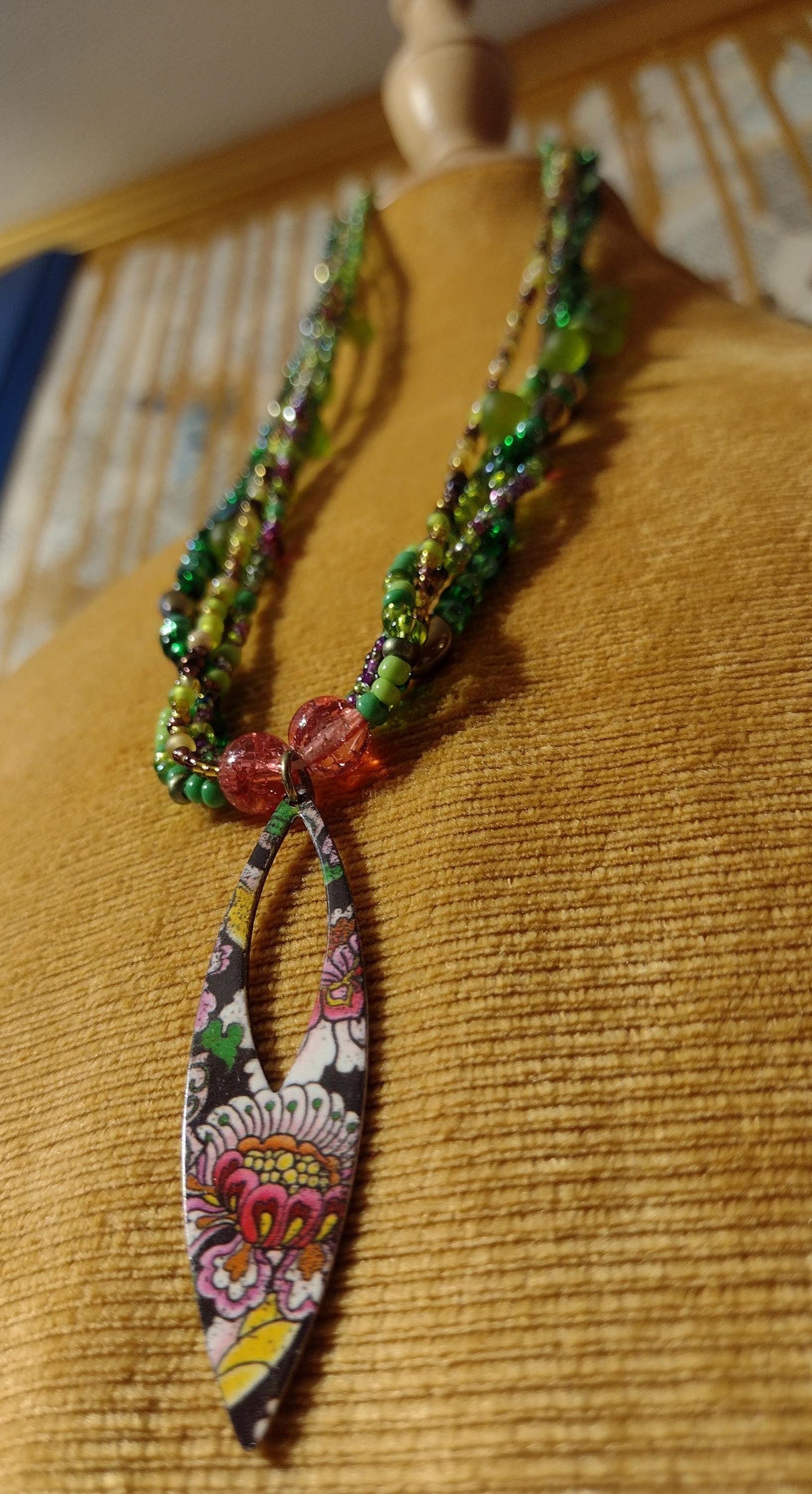 Green to Pink Glass and Metal Chrysanthemum Bloosem Graffiti Art Flower Pendant Necklace.