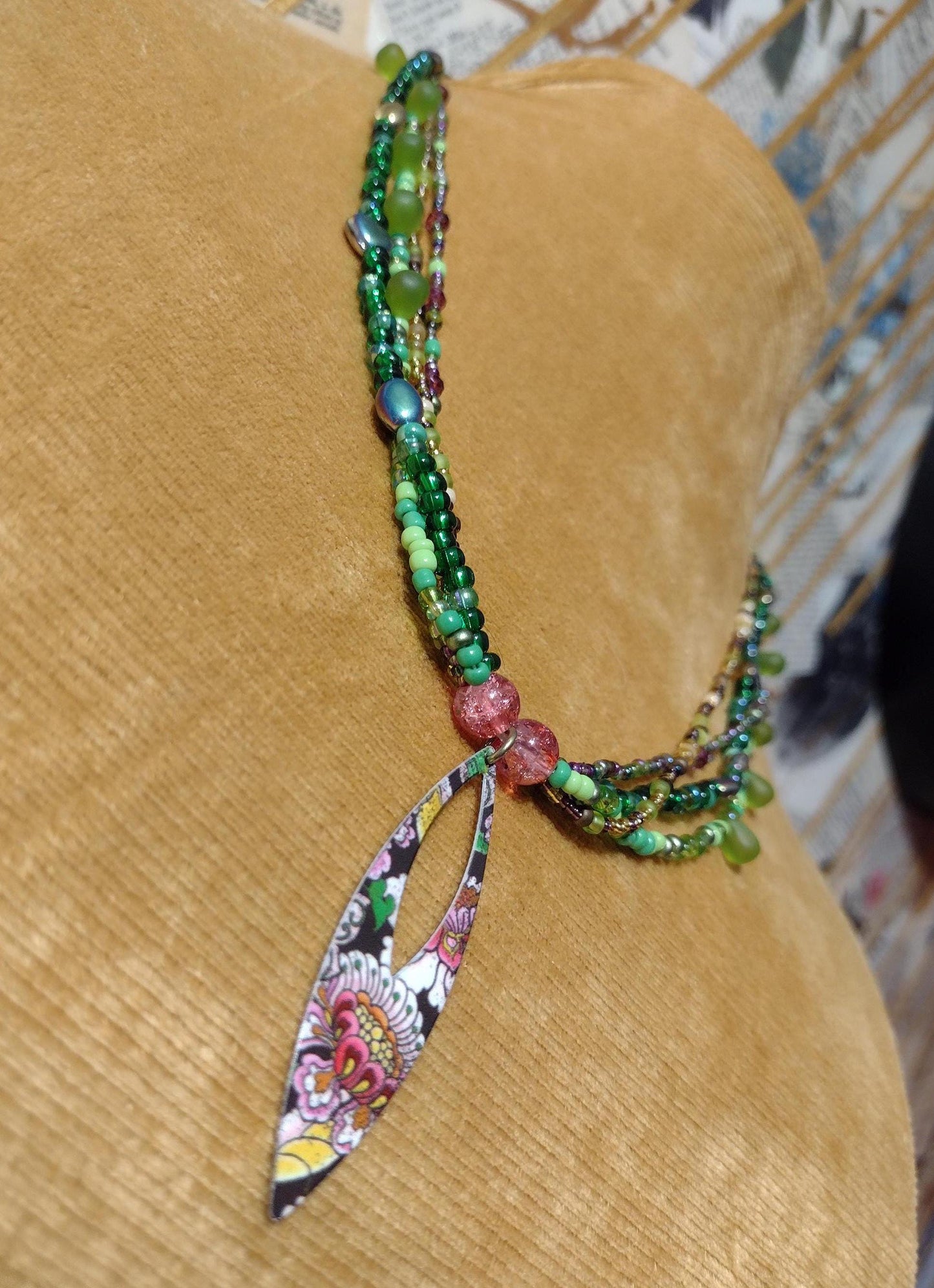 Green to Pink Glass and Metal Chrysanthemum Bloosem Graffiti Art Flower Pendant Necklace.