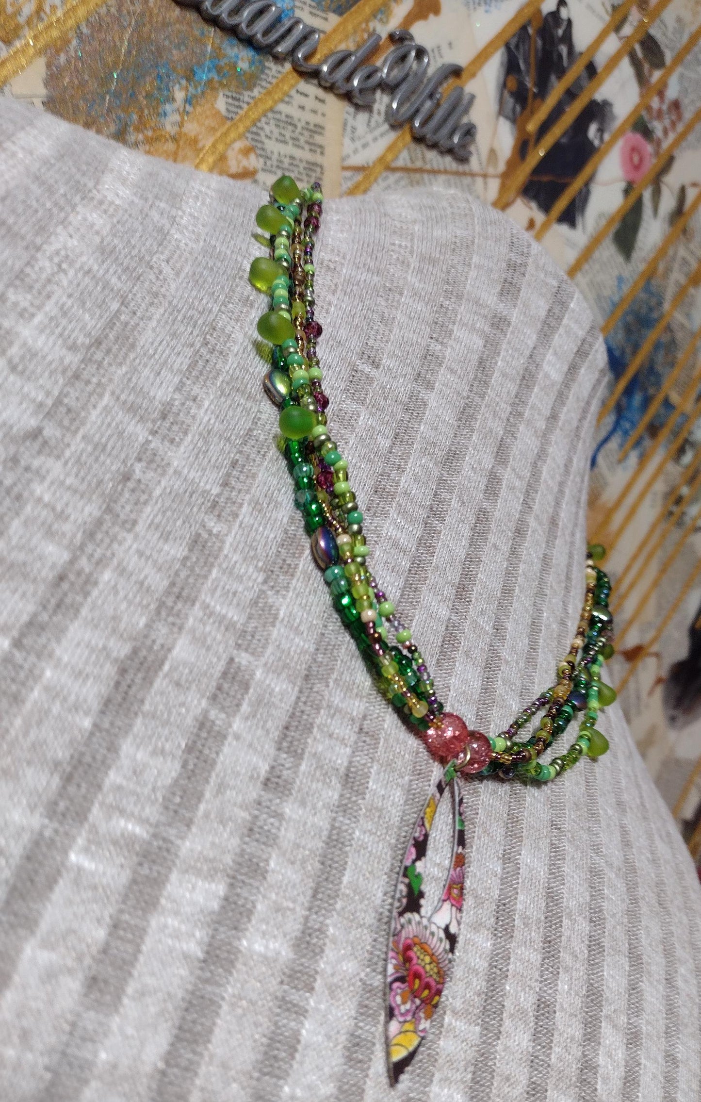Green to Pink Glass and Metal Chrysanthemum Bloosem Graffiti Art Flower Pendant Necklace.